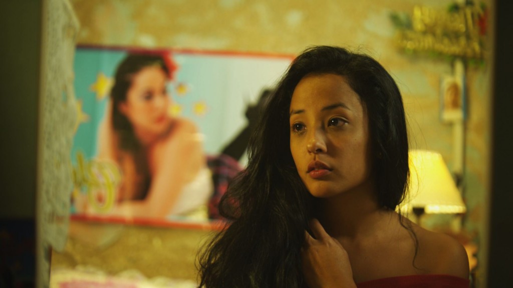 La-Niña-de-Tacones-Amarillos_espejo-2