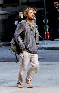 finn-jones-sur-le-tournage