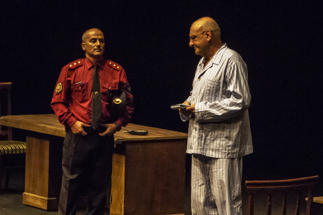 TEATRO: QUIEN ES EL SR. SCHMITT?