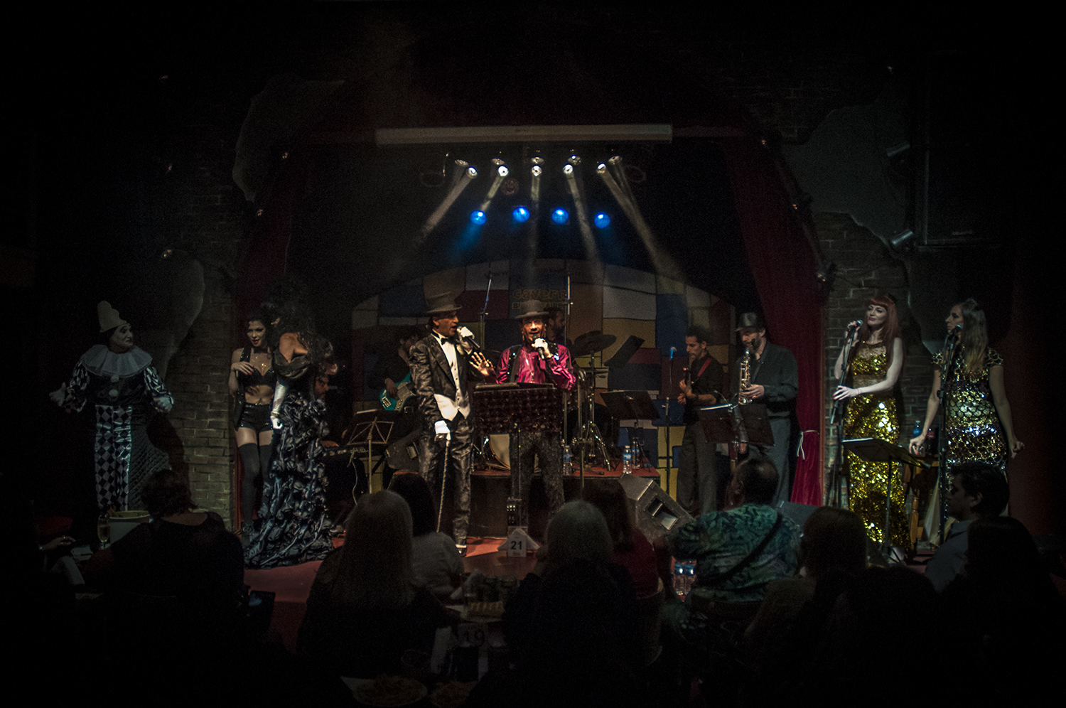 PIAZZA CABARET en The Cavern