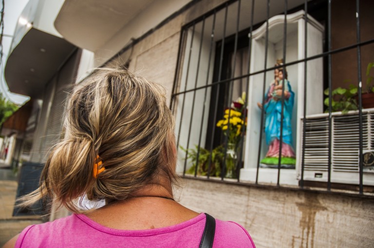 LÁGRIMAS EN AVELLANEDA: MARTA, HILDA Y LA VIRGEN QUE LLORA SANGRE