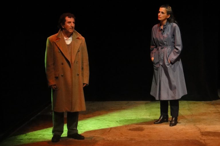 Crítica: “Mujer hermosa se ve por allá”, fragmentada inocencia.