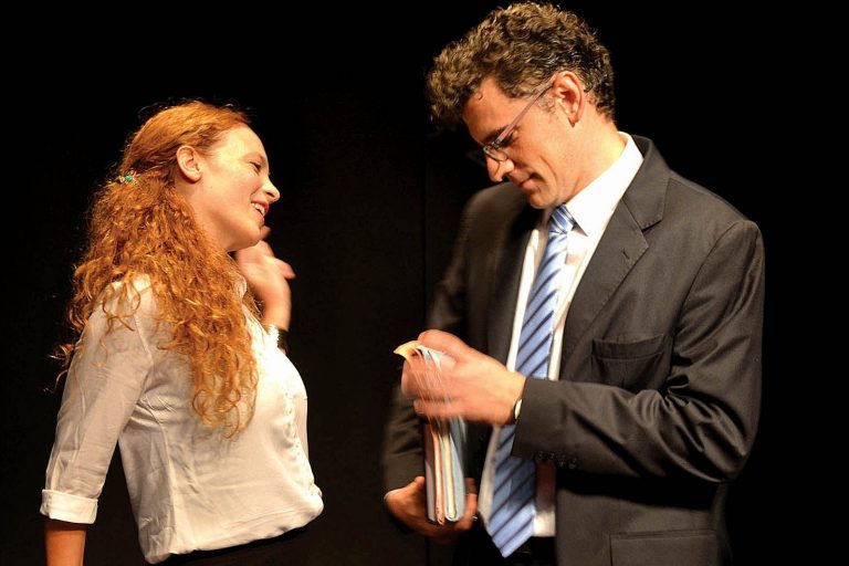 Crítica: CLAVELES ROJOS