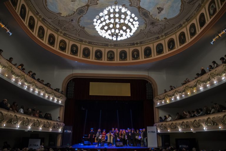 LA PATRIA EN TEXTOS Y CANCIONES en el Teatro Roma de Avellaneda