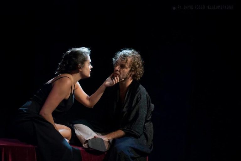 Crítica: “Auto de fe… entre bambalinas”