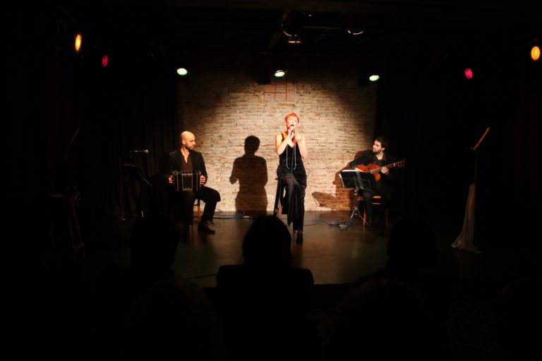 Reseña y fotos: Gardel en París, la conquista del Zorzal