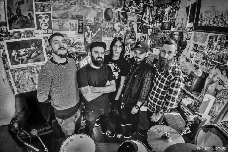 ROCK: CAMIONES EN LA CASA