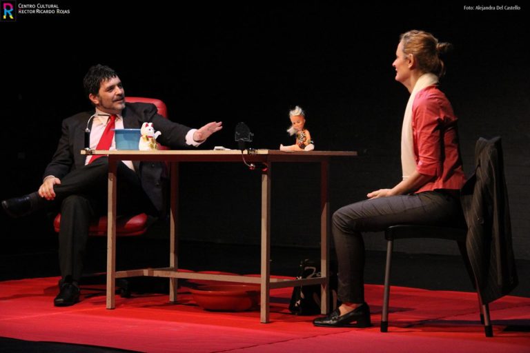 TEATRO: Reseña «De tiburones y otras remoras»