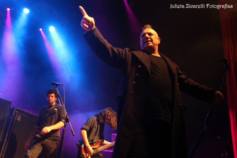 WALTER MARTINEZ (IORIO): «Las mujeres que tocan en la banda siempre fueron recibidas muy bien por el público»