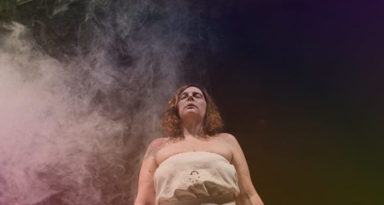 TEATRO: Crítica de «Fortaleza mujer en la hoguera de lo inconcluso