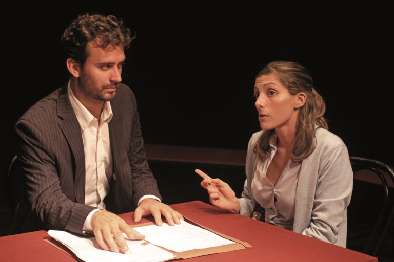 TEATRO: Crítica de «CLAVELES ROJOS»