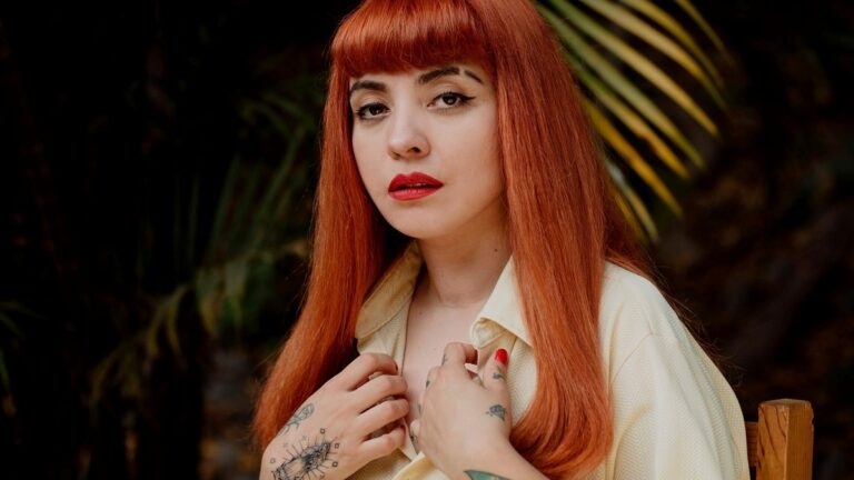 Esta morra no se vende: Mon Laferte, Seis y su celebración a México