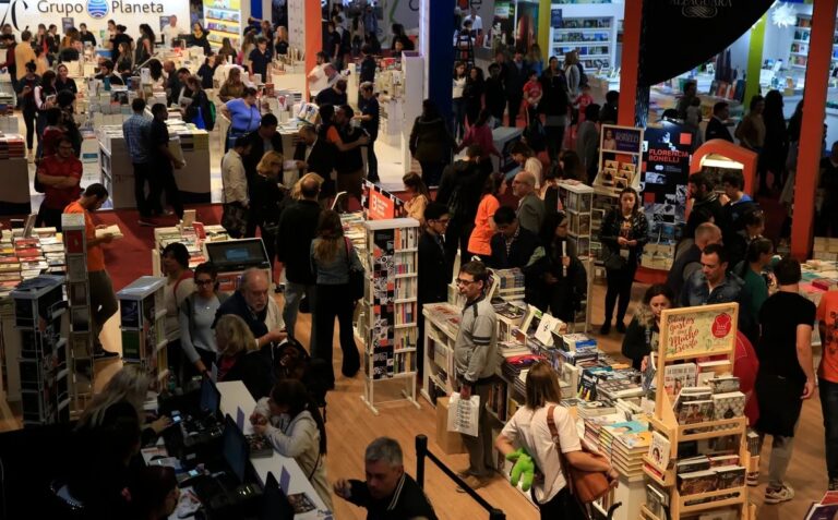 EL VALOR DE LA DIVERSIDAD DICE PRESENTE EN LA FERIA DEL LIBRO