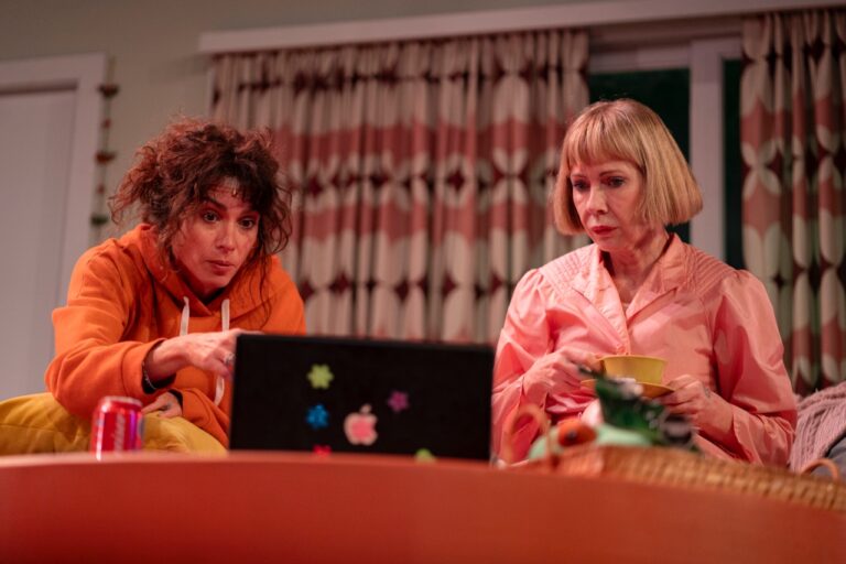 TEATRO: Reseña de «MATAR A MAMÁ»