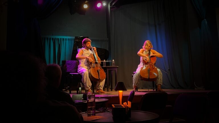 Kapai Duo: Dos Cellos, Un Universo